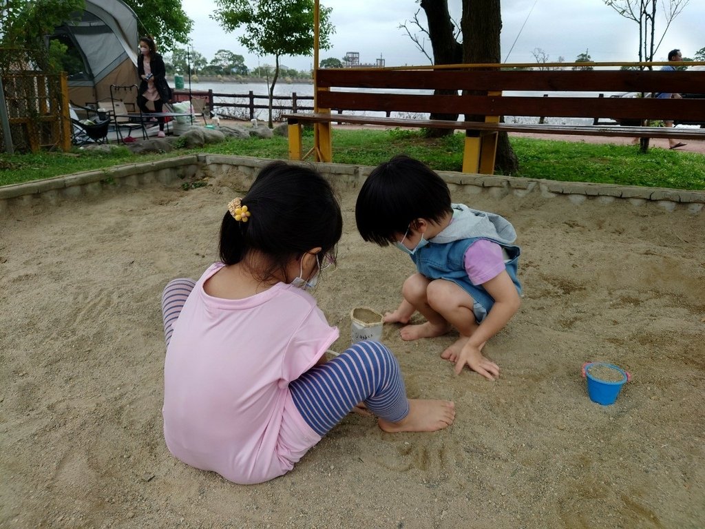 【親子露營】痞麻麻初露體驗~中壢水樂活親子露營,有水、有電,可租帳篷,遛滑梯、沙坑、戲水池,小孩無限放電,回家狂睡12小時! 16 pic pimg tw pimama 1664261383 1745633788 g l jpg