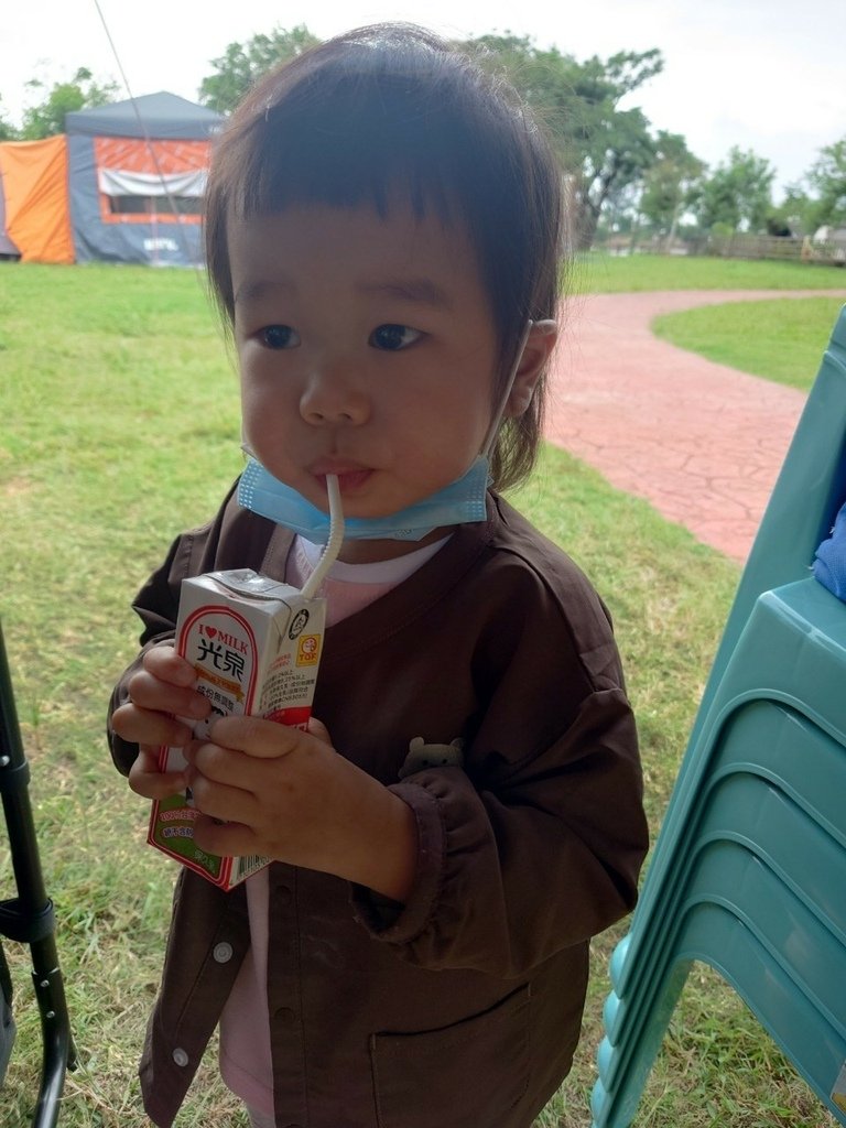 【親子露營】痞麻麻初露體驗~中壢水樂活親子露營,有水、有電,可租帳篷,遛滑梯、沙坑、戲水池,小孩無限放電,回家狂睡12小時! 21 pic pimg tw pimama 1664261437 2207163661 g l jpg