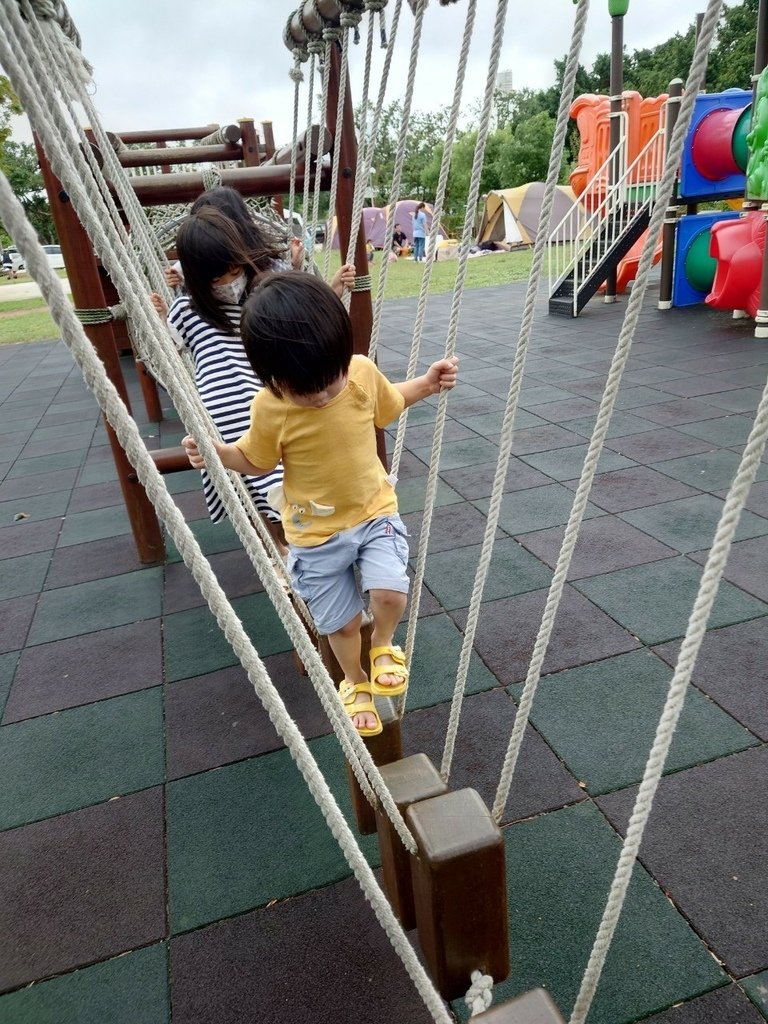 【親子露營】痞麻麻初露體驗~中壢水樂活親子露營,有水、有電,可租帳篷,遛滑梯、沙坑、戲水池,小孩無限放電,回家狂睡12小時! 19 pic pimg tw pimama 1664261523 2660882175 g l jpg