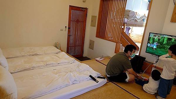 啄雲啖綠~埔里溜滑梯親子民宿推薦,溜滑梯、盪鞦韆、彈珠台整組搬到房間裡! 4 pic pimg tw pimama 1703581832 3155396140 g n jpg