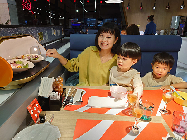 南投埔里餐廳推薦-朗寧牛排 Running Steak|牛排也可以軌道送餐,小孩超興奮 4 pic pimg tw pimama 1703839440 3524303612 g n png