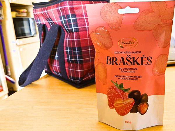 立陶宛國寶巧克力,露特Ruta草莓黑巧克力|超爆好吃,草莓果乾酸酸甜甜,黑巧克力微苦不甜 9 pic pimg tw pimama 1708311042 420102884 g n png