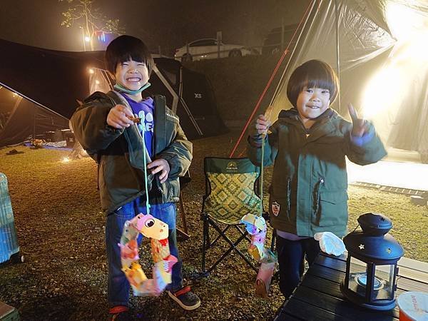 雙梅家第10露|苗栗有bear來,雲海、櫻花好享受|小孩一直吵去看鸚鵡,營本部很好買|苗栗泰安親子露營 3 pic pimg tw pimama 1740037567 1674321026 g n jpg