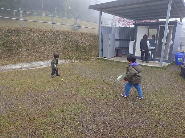 雙梅家第10露|苗栗有bear來,雲海、櫻花好享受|小孩一直吵去看鸚鵡,營本部很好買|苗栗泰安親子露營 10 pic pimg tw pimama 1740037569 3646950461 g n jpg