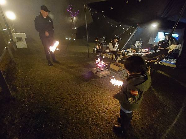 雙梅家第10露|苗栗有bear來,雲海、櫻花好享受|小孩一直吵去看鸚鵡,營本部很好買|苗栗泰安親子露營 13 pic pimg tw pimama 1740040058 1477840799 g n jpg