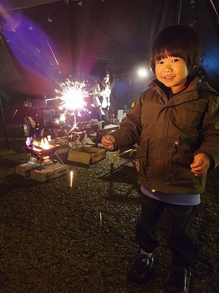 雙梅家第10露|苗栗有bear來,雲海、櫻花好享受|小孩一直吵去看鸚鵡,營本部很好買|苗栗泰安親子露營 12 pic pimg tw pimama 1740040058 2157500661 g n jpg